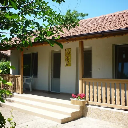 Guest house Guestrooms Maria 2*
